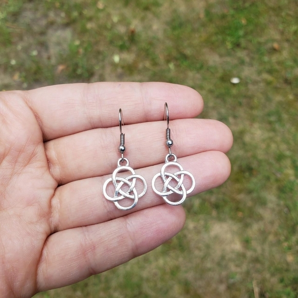 NWOT Silver Celtic Knot Drop Earrings - Picture 3 of 3